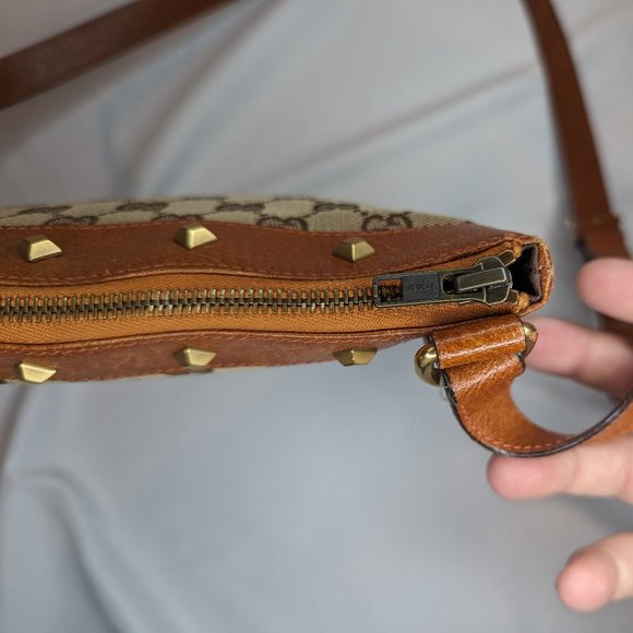 GUCCI Studded Flat Messenger Bag - Picture 6 of 11